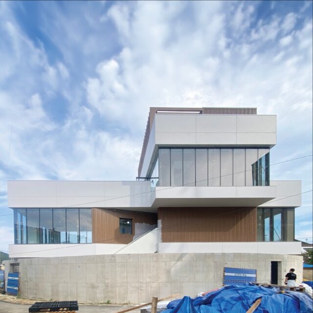 Floating Cross House (플로팅 플러스 하우스) 현장 사진

This is a single-family home construction site located in Najin-ri, Yeosu-si. The final stages of interior construction are underway ahead of completion.

We will faithfully supervise you until the end so that you can have a happy and safe daily life in Yeosu.

여수시 나진리에 자리잡은 단독주택 시공현장입니다. 어느덧 준공을 앞두고 막바지 인테리어 공사가 진행되고 있습니다.

여수에서 행복하고 안전한 일상을 보내실 수 있도록, 마지막까지 성실히 감리하도록 하겠습니다.

2024년 12월 준공 예정
Expected to be built in December 2024

Team:Sunwook Jo,Myungsoo Ha, Dooho KIm, Myoungjin Kim, Yoonha shin
@clark____03 @_hmmhomhum @shinsal_mon

#studiosunggipark #ssp #sspdss #architecture #architecturaldesigner #singglehouse #house #architect #homeforfamilty #youngarhictect #Contemporaryhomes
#에스에스피건축사사무소 #건축 #디자인 #건축사 #건축디자인 #여수 #단독주택 #주택 #신축 #젊은건축가 #건축계획 #감리 #건축감리 #현장 #시공 #건축설계